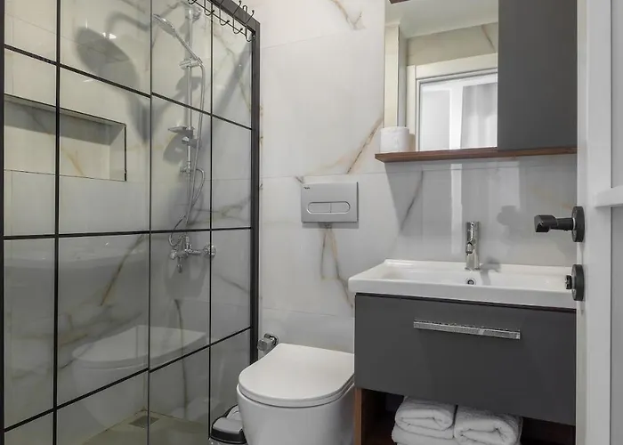 Duplex In The Heart Of Cleopatra, 200m To The