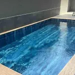 Duplex In The Heart Of Cleopatra, 200m To The