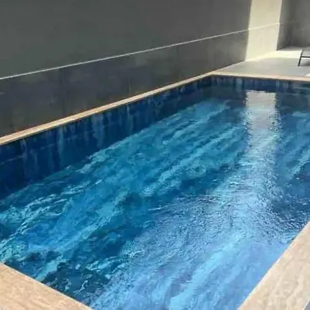 Duplex In The Heart Of Cleopatra, 200m To The